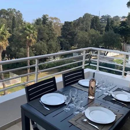 Nice Appt With Sea View And Pool In Apartment
