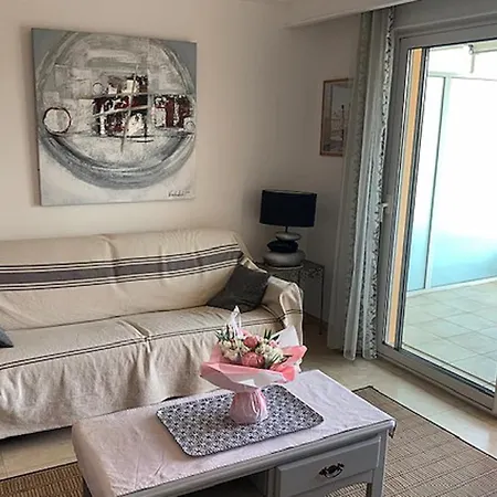 Apartment Nice Appt With Sea View And Pool In Cavalaire-sur-Mer