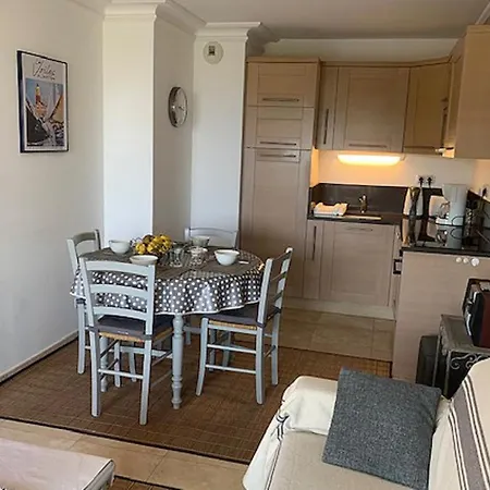Nice Appt With Sea View And Pool In Cavalaire-sur-Mer